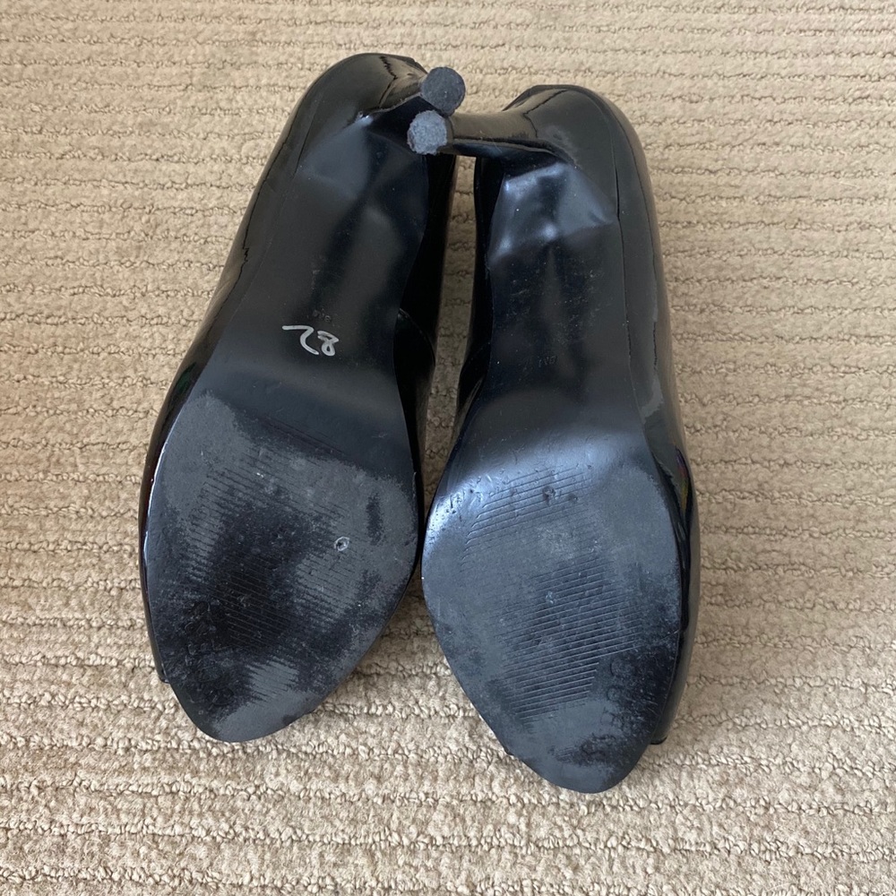 GUESS - Black Gloss Peep Toe Heels - Size 8 - Picture 4 of 4